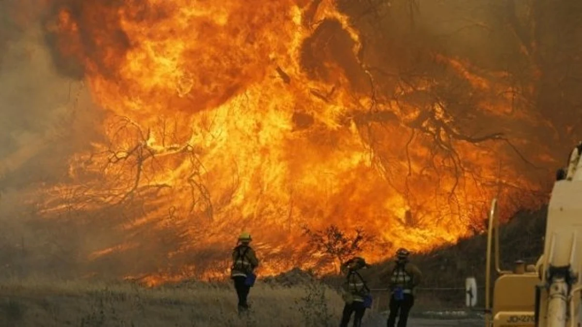 Incendios en California dejan 10 muertos