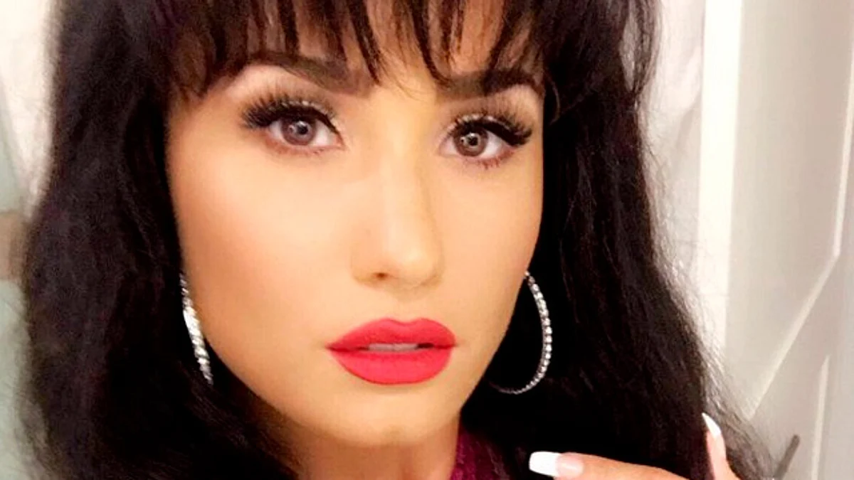 Video: Demi Lovato se disfraza de Selena Quintanilla