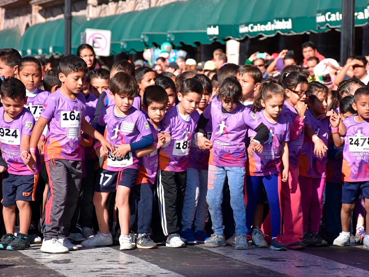Galería: Niños participan en la carrera “Cobijemos Morelia”