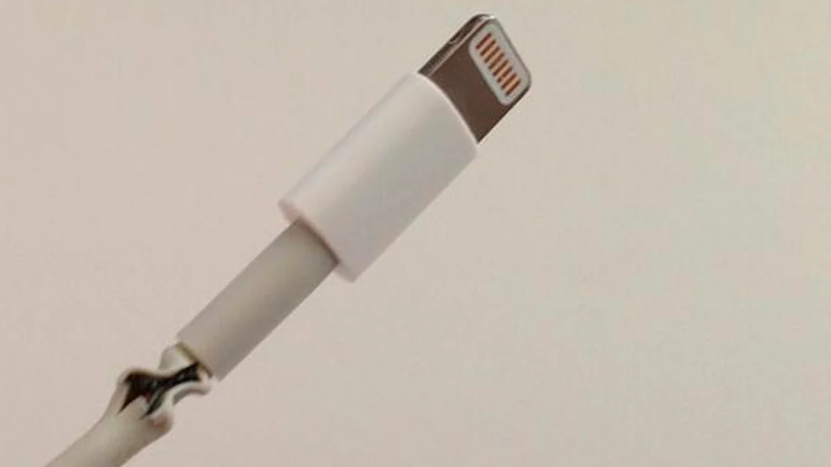 Adolescente fallece al electrocutarse con el cable de su iPhone