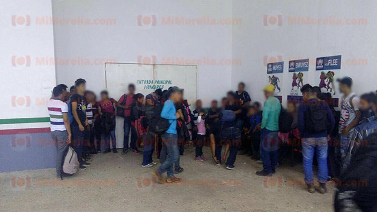 Policía Federal rescata a 64 indocumentados en Veracruz