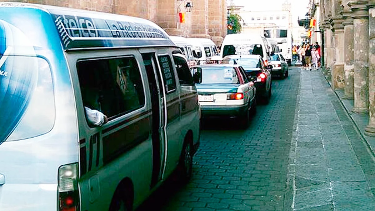 Opiniones encontradas, ante posible incremento en tarifa del transporte público