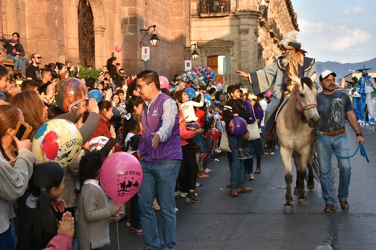 La alegría de los niños por los Reyes Magos contagia a morelianos