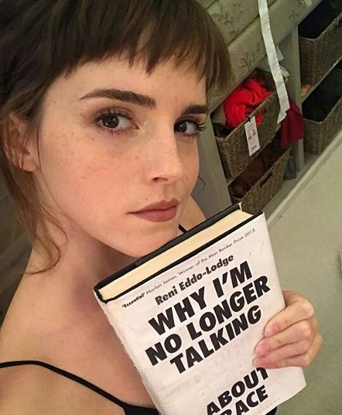 Emma Watson estrena look y lo presume en redes