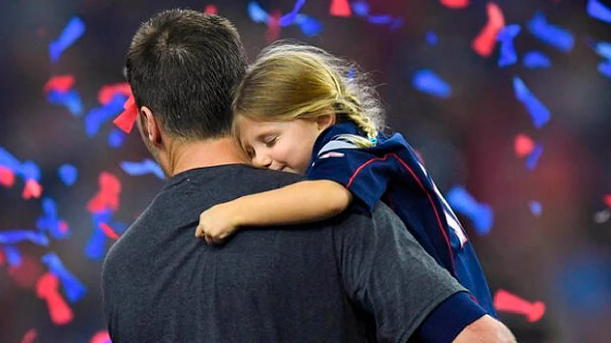 Locutor ofende a hija de Tom Brady y el reacciona así