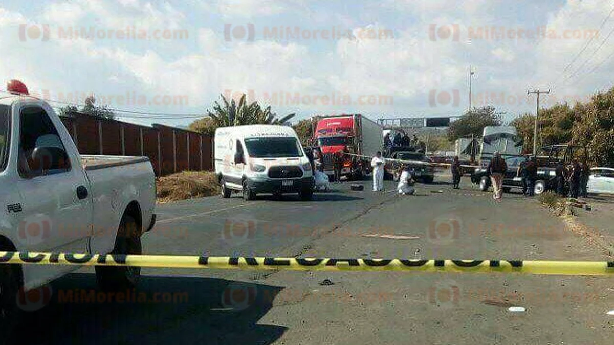 Acribillan al chofer de una camioneta en Uruapan