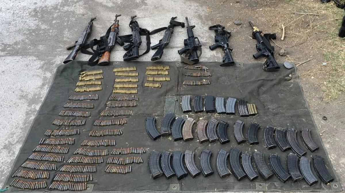 Capturan a 11 sujetos armados con fusiles en Apatzingán