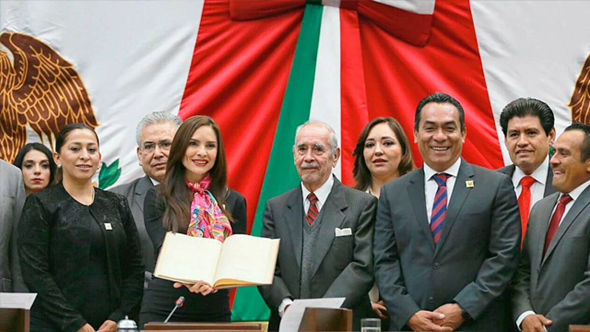 Encabeza Adrián López a Sesión del Centenario de la Constitución de Michoacán