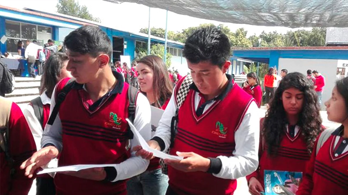 Jóvenes serán acercados a los programas de estudio para decidir sobre su futuro académico (Foto Facebook: Universidad de Morelia)