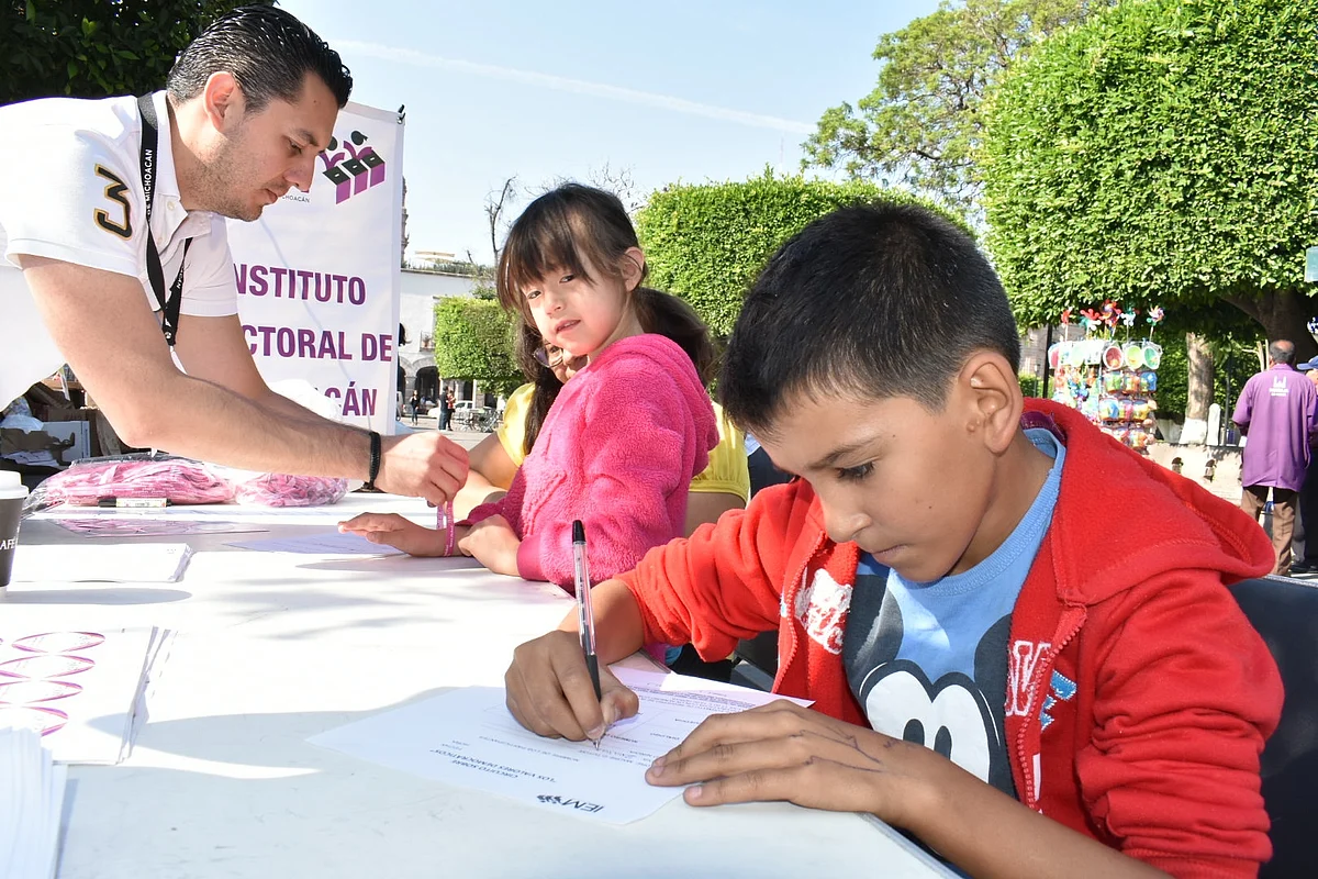 Realiza IEM circuito en Plaza de Armas para promocionar valores entre los niños