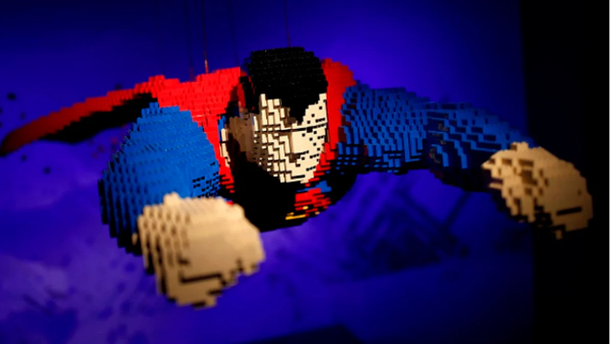 Artista inmortaliza a superhéroes con bloques de LEGO
