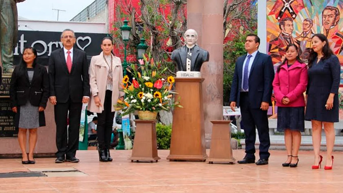 Conmemoran 265 aniversario del Natalicio de Hidalgo en Zitácuaro