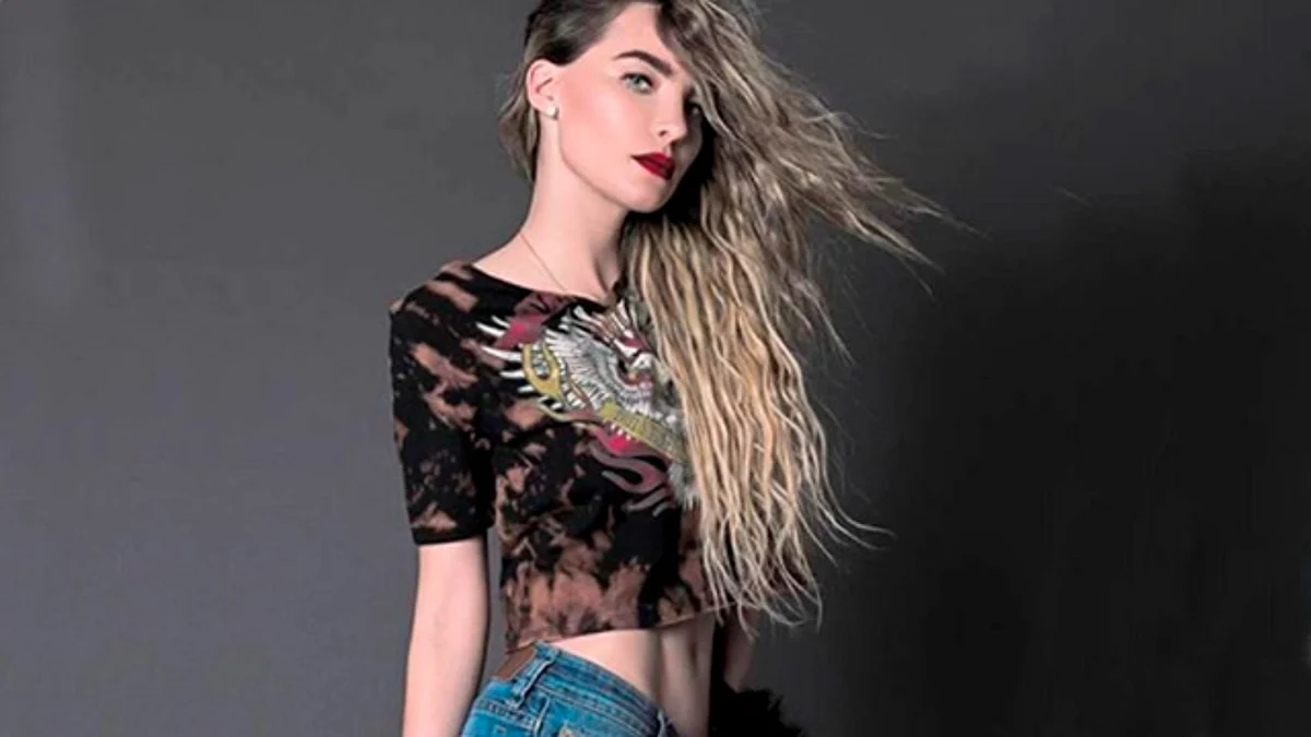 Belinda aclara quién es el sujeto con el que viajaba; pide que no lo acosen