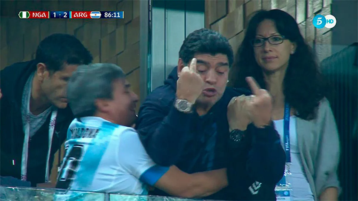 Tras insulto FIFA pide a Maradona respeto