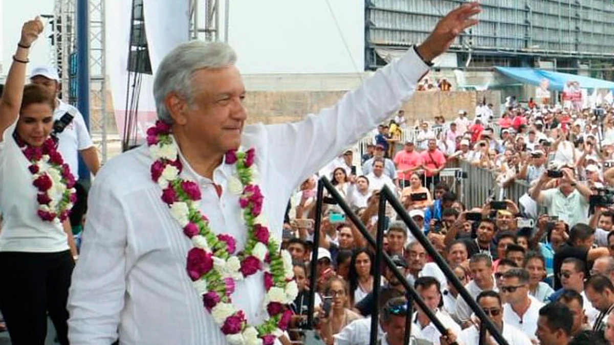 Obrador salía en su Jetta blanco (Foto: @LopezObrador_)