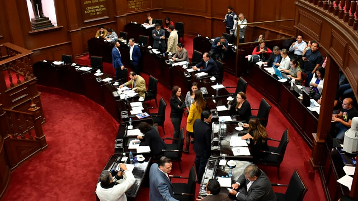 Algunos derrotados y otros con cargos, legisladores vuelven al Congreso