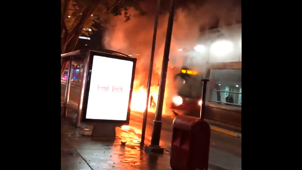 Se incendia Línea 1 del Metrobús en CDMX