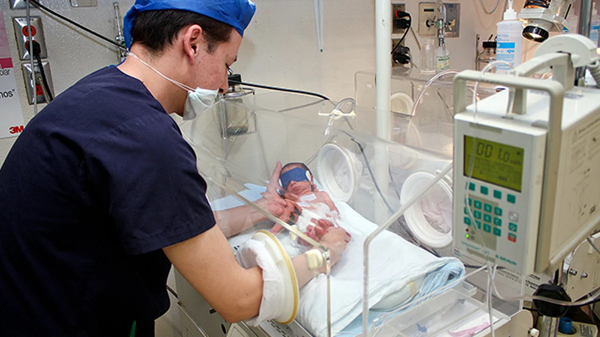 Bebés nacen prematuros por problemas de salud en las mamás: IMSS