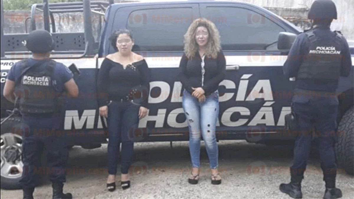 Tras bloquear la Siglo XXI para robar autos, sujetos se enfrentan con policías