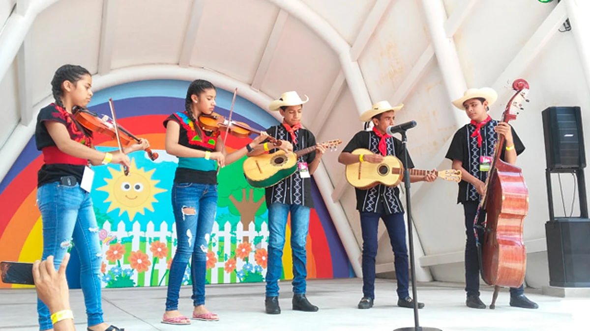 Jóvenes mariachis de Tacámbaro ganan el Premio Alas y Raíces en Guadalajara