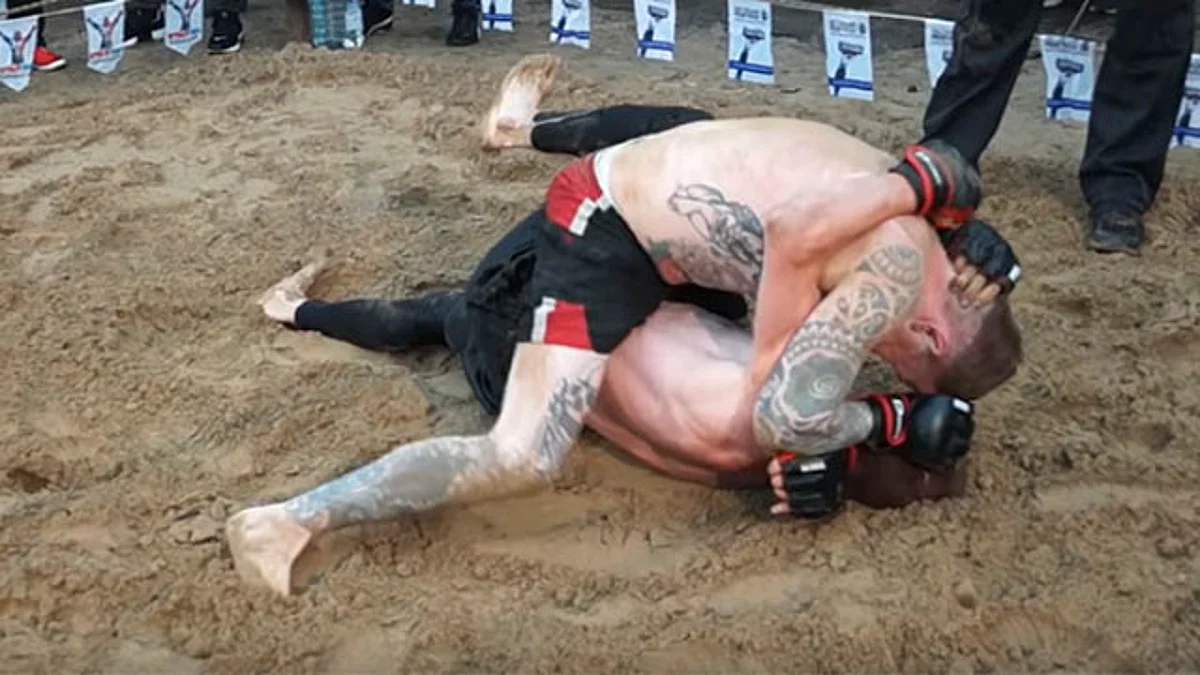 Tatuador, chofer de Uber, soldado y Hooligan se enfrentan en torneo de pelea