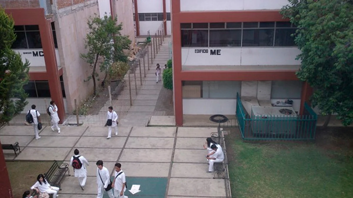 Rechazados de medicina demandan ingreso a la UMSNH