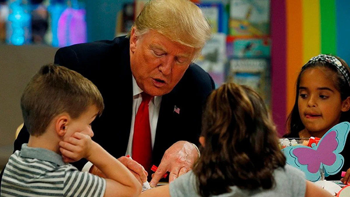 Ola de críticas para Trump por colorear mal la bandera de EU
