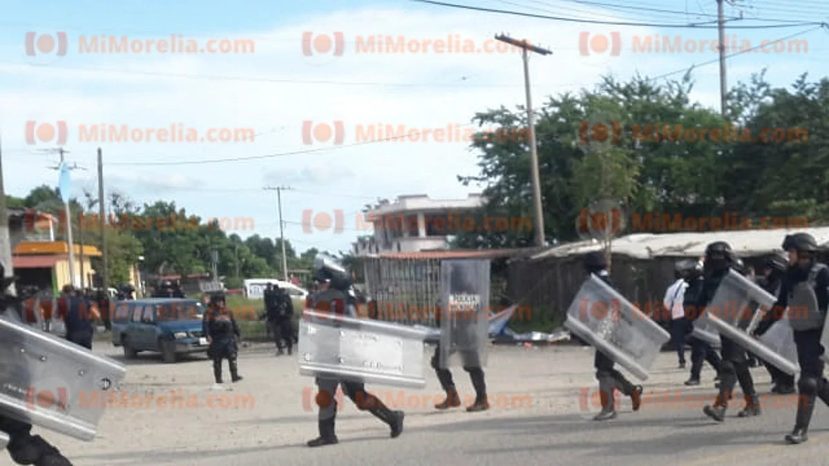 Desalojan a “centistas” de las vías del tren en Las Guacamayas, hay nueve detenidos