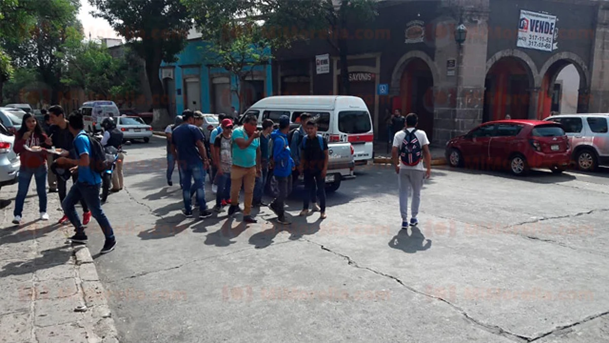 Normalistas liberan vialidad en Morelia