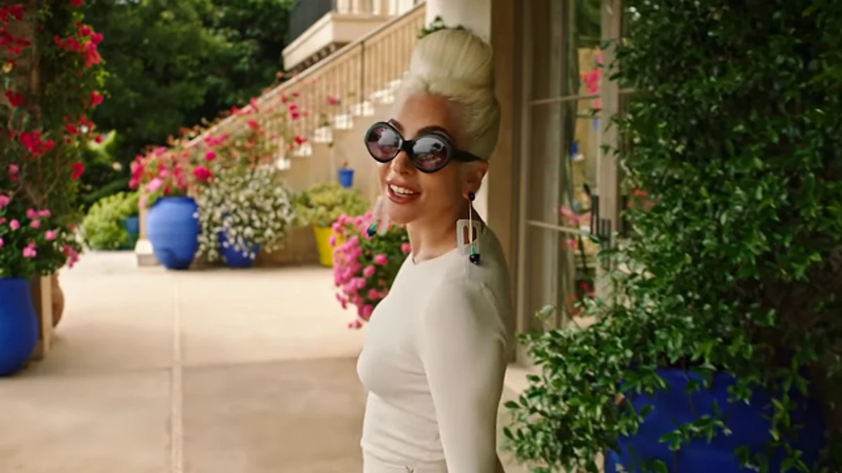 Elton John, feminismo y moda, algunos de los tópicos de Lady Gaga en Vogue