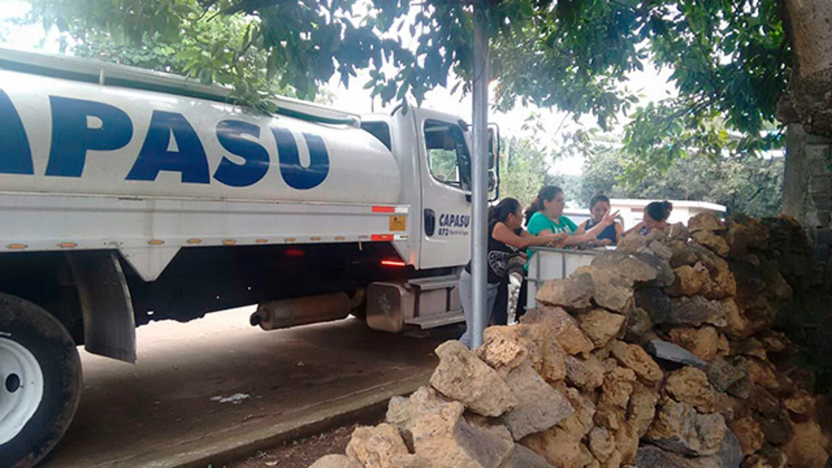 Antorcha logra apoyos de agua para habitantes de Caltzontzin