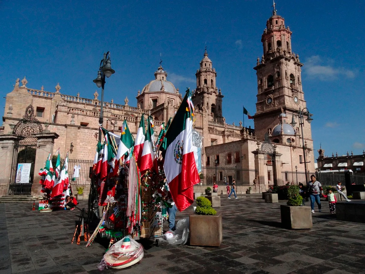 Arribarán más de mil comerciantes semifijos a Morelia para fiestas patrias