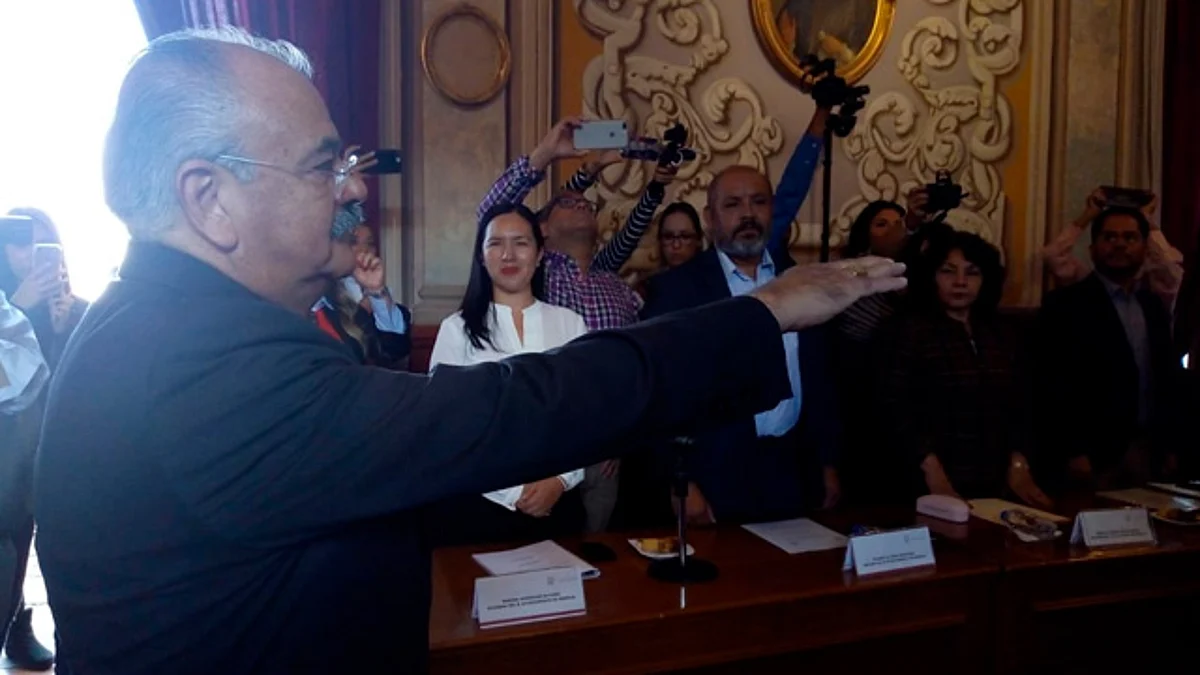 Raúl Morón Orozco reconoció la trayectoria de Alberto Sánchez
(Foto: Cristian Ruiz)