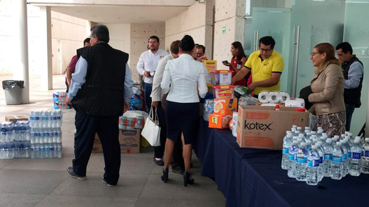 Salen brigadistas nicolaitas de auxilio hacia Peribán