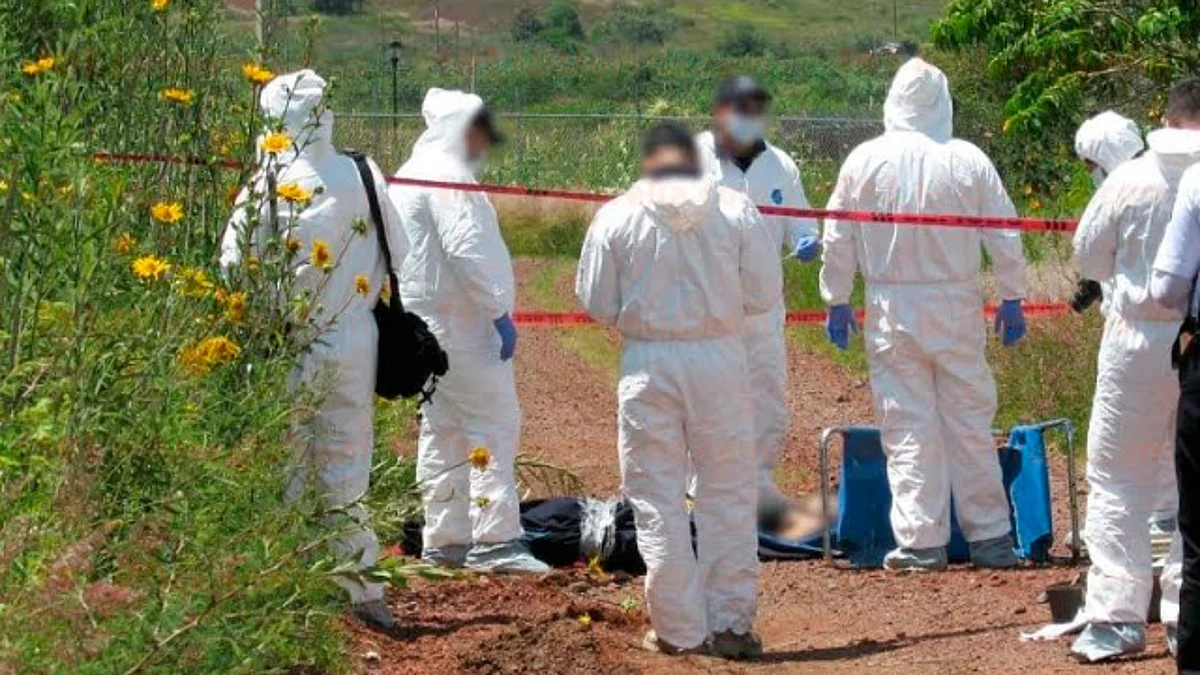 Identifican a hombre localizado muerto y envuelto en un colchón inflable