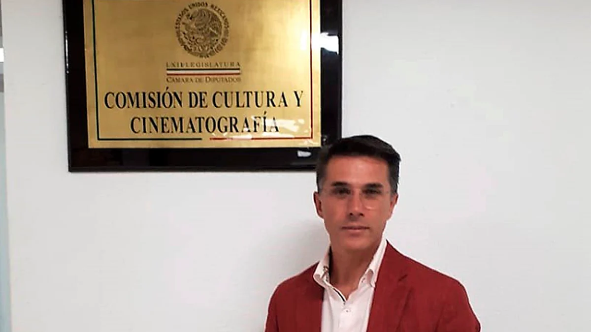 Sergio Mayer y su polémica publicación en Twitter sobre libros pirata
