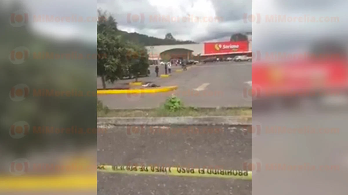 Asesinan a hombre a balazos en estacionamiento de Soriana, en Uruapan