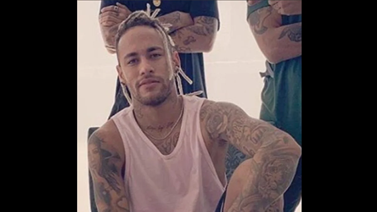 Neymar cambia de look… ¡Ahora tiene rastas! ?