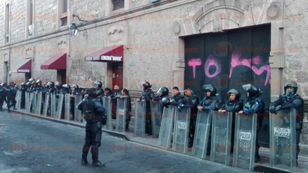 Policía resguarda Palacio Legislativo, previo a votación de paquete fiscal 2019