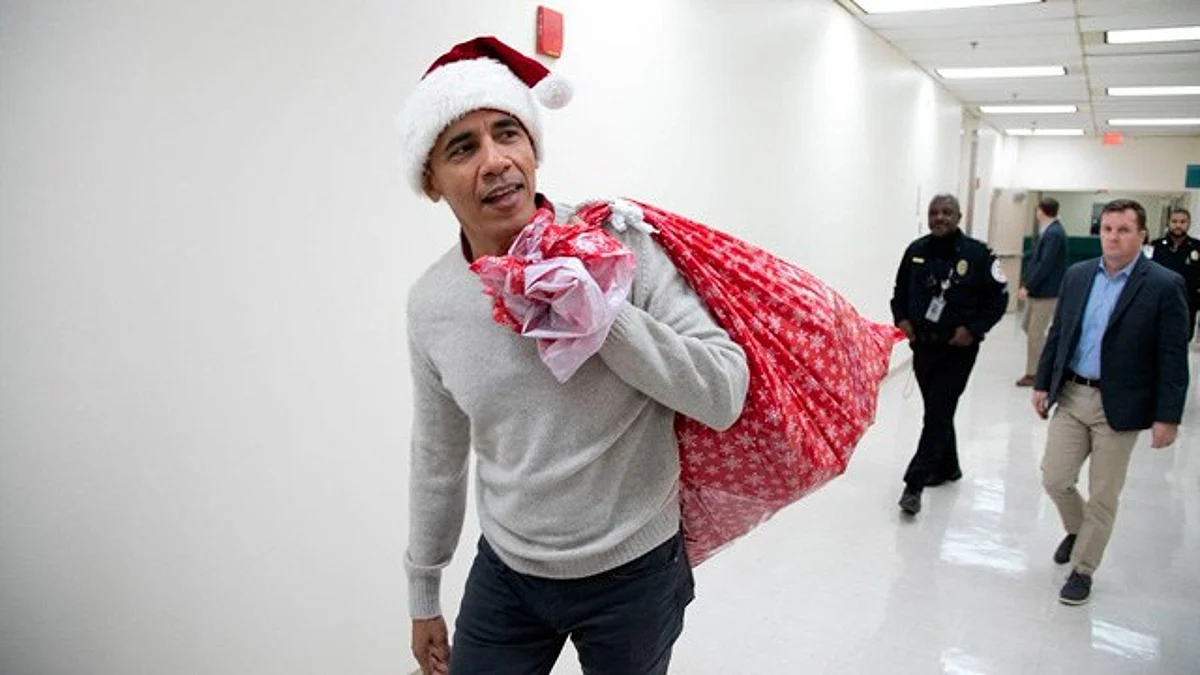 Familia Obama adelanta la navidad con regalos y bailes en hospitales