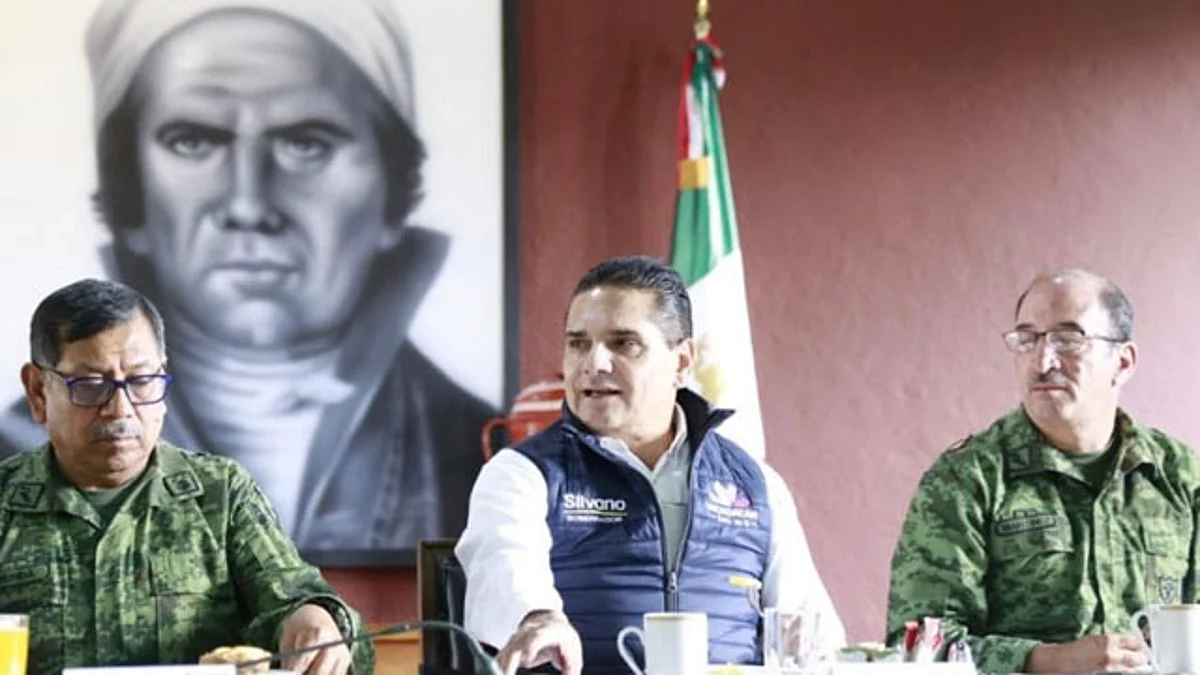 Mantienen blindaje en el traslado de combustible en Michoacán