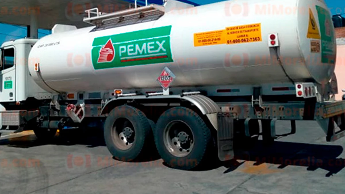 Roban pipa de Pemex llena de combustible, en Guanajuato