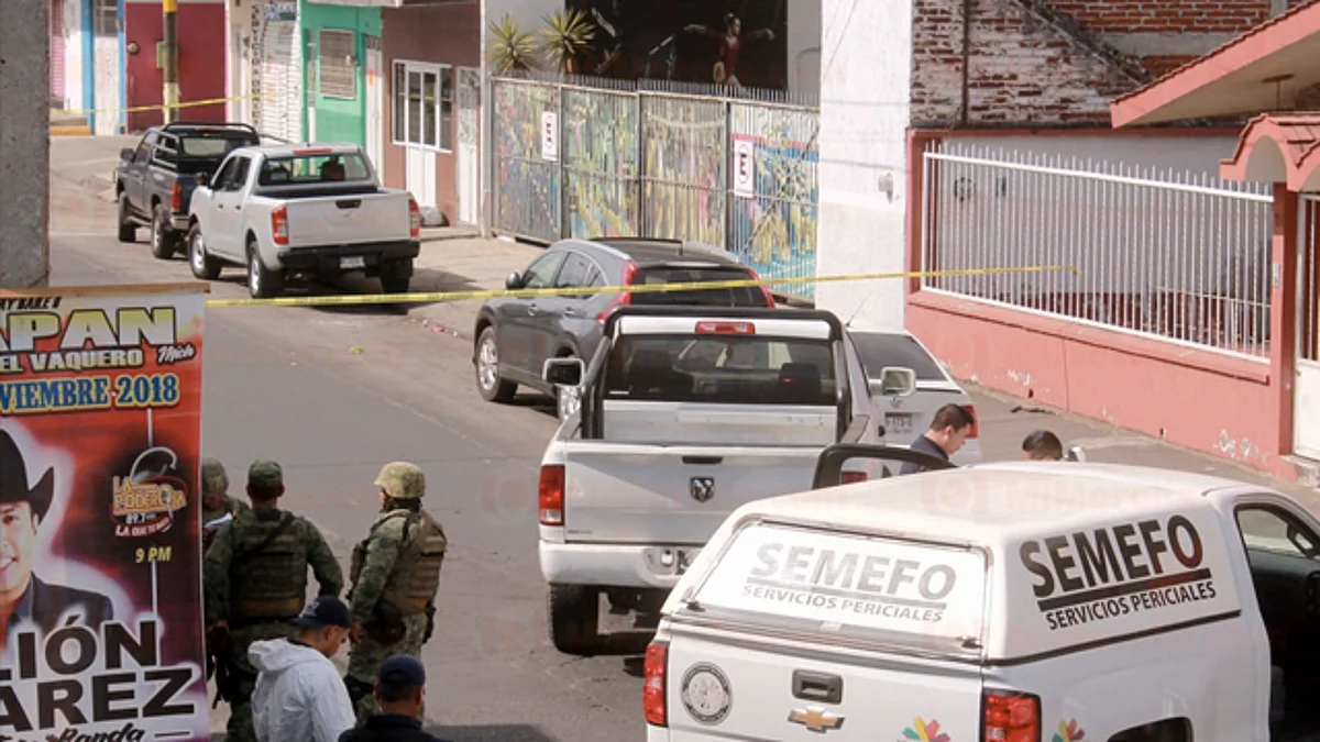 Atacan a balazos a ocupantes de una camioneta en Uruapan, hay dos muertos