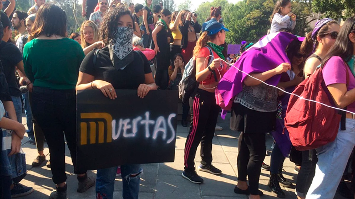 La marcha inició a las 15:00 horas (Foto: @SaraPanojaF)