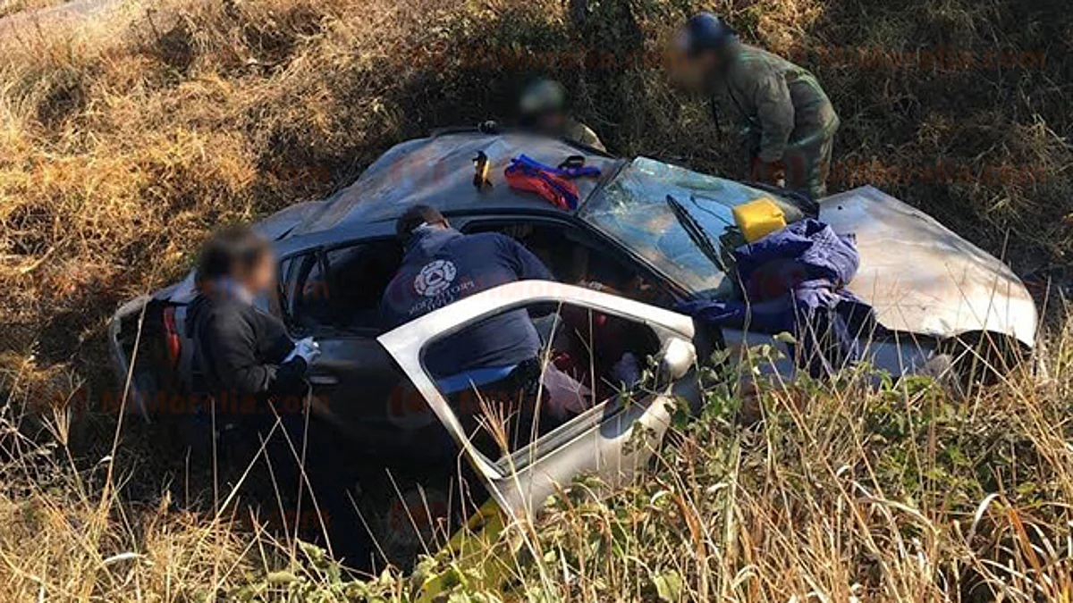 Mujer queda herida tras percance vehicular en la Morelia-Pátzcuaro