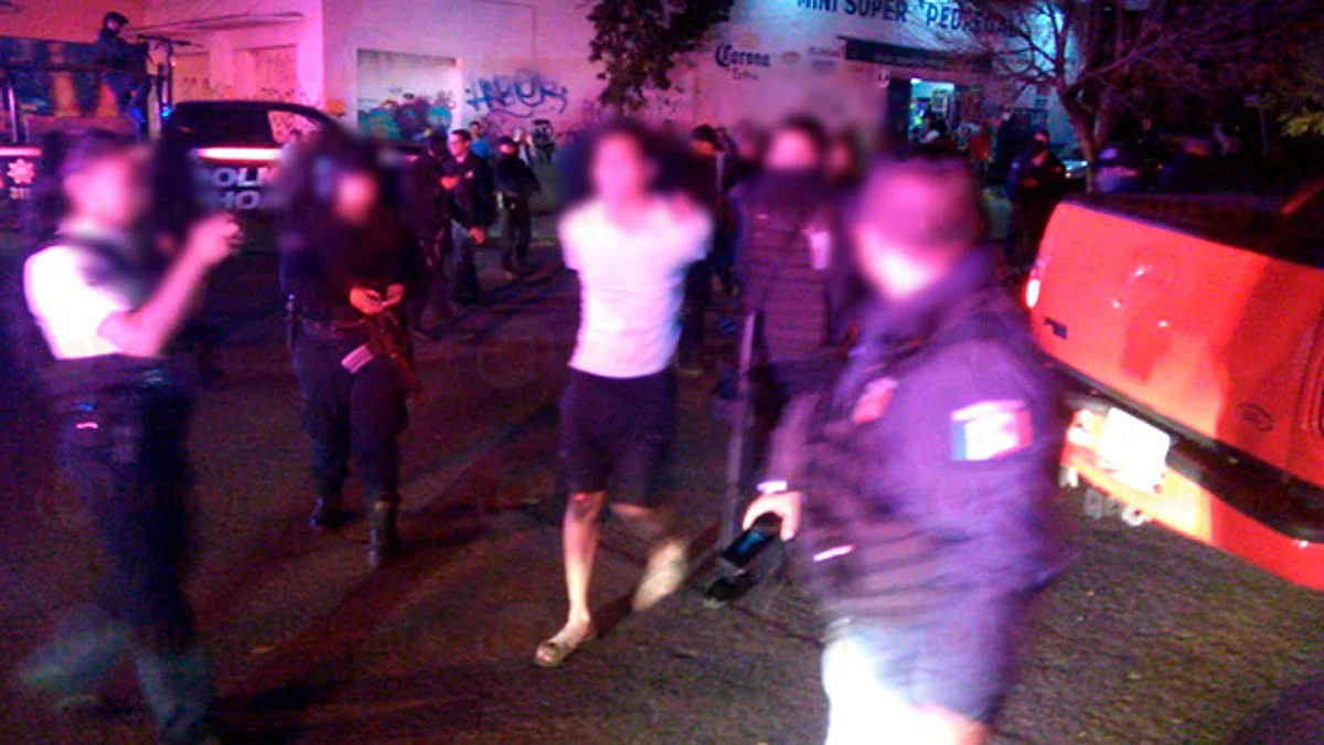 Policías y delincuentes protagonizan balacera en Villas del Pedregal, hay un detenido