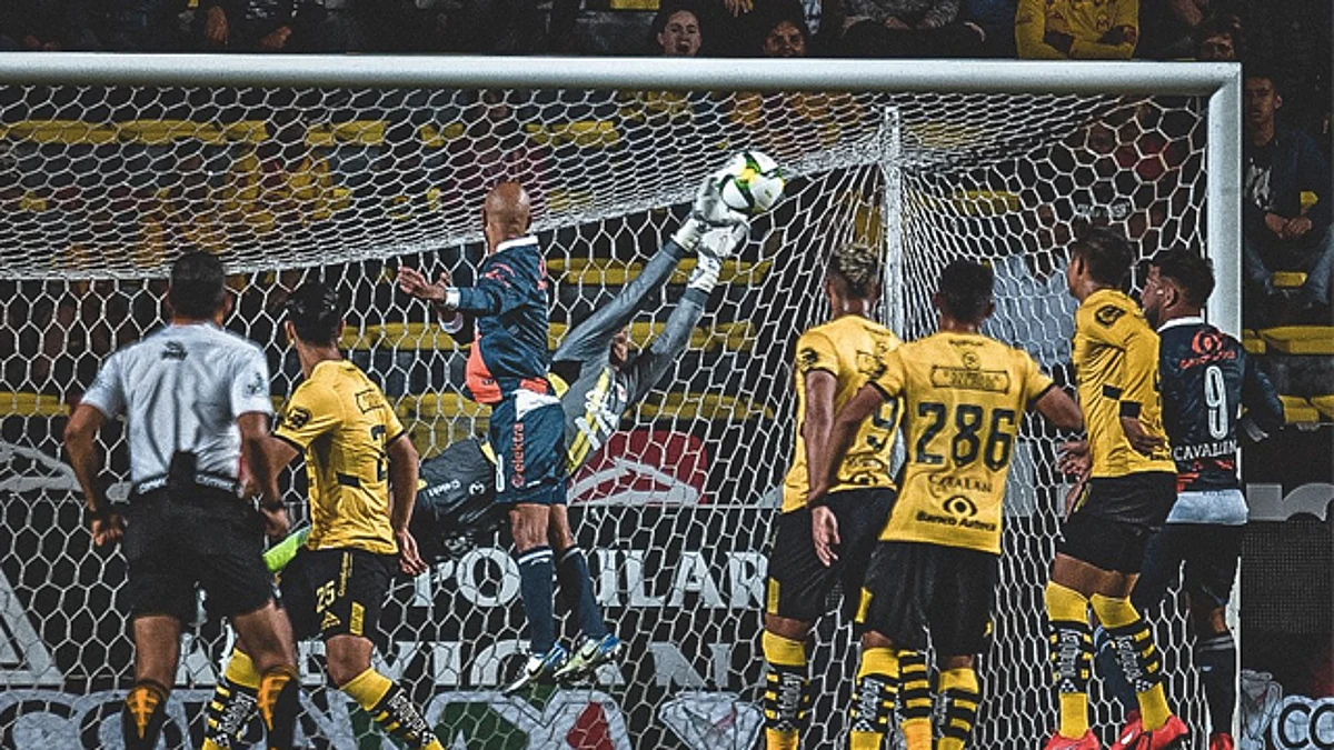 Con la ayuda de un Ángel, Monarcas avanza en la Copa