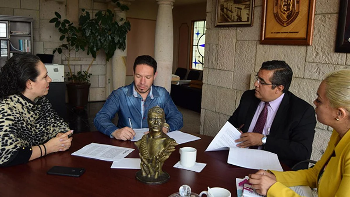 Otorgan a Nuevo Urecho y Santa Ana Maya vehículos para discapacitados