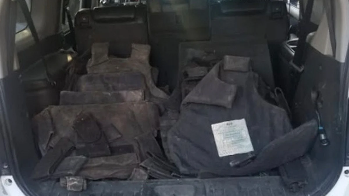 Asegura Policía Michoacán a uno con arma de fuego y chalecos tácticos
