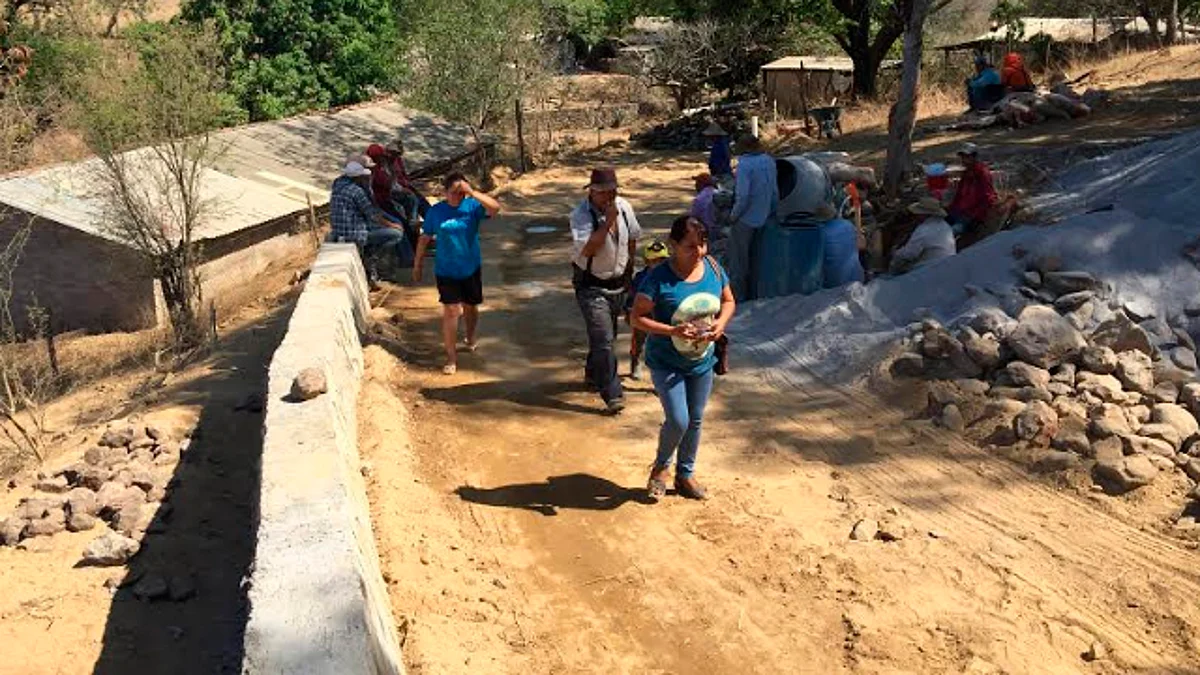 En Susupuato, antorchistas revisan avance de obra de pavimentación